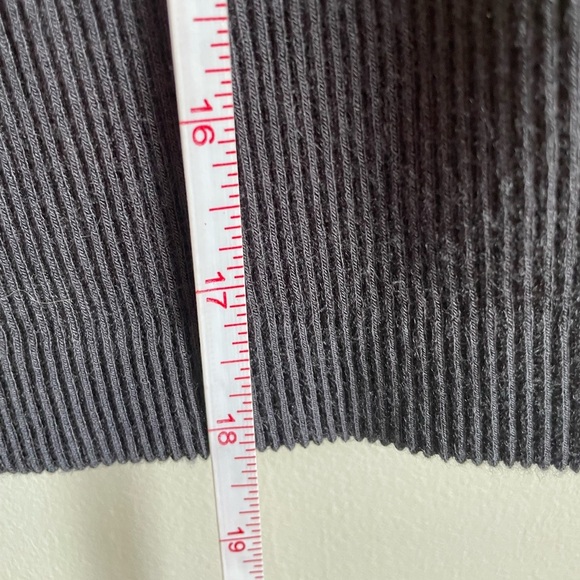 C’EST MOI-BAMBOO RIB SLEEVELESS MOCK NECK ТОР - os - Picture 6 of 6